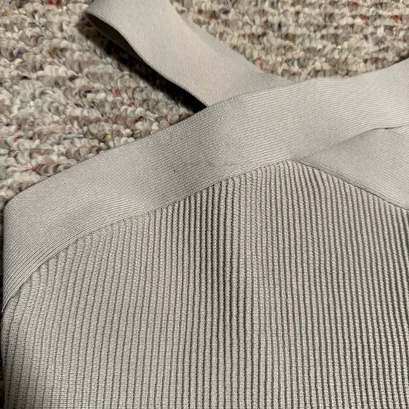 Babaton Aritzia Sculpt Knit Criss Cross Cropped Tank Matte Pearl- Size Medium - Picture 4 of 9